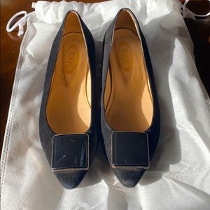 TOD’s velvet flats
